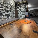 Stone House Seta