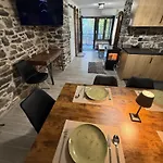 Stone House Seta