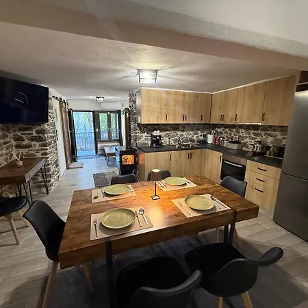 Stone House * Seta